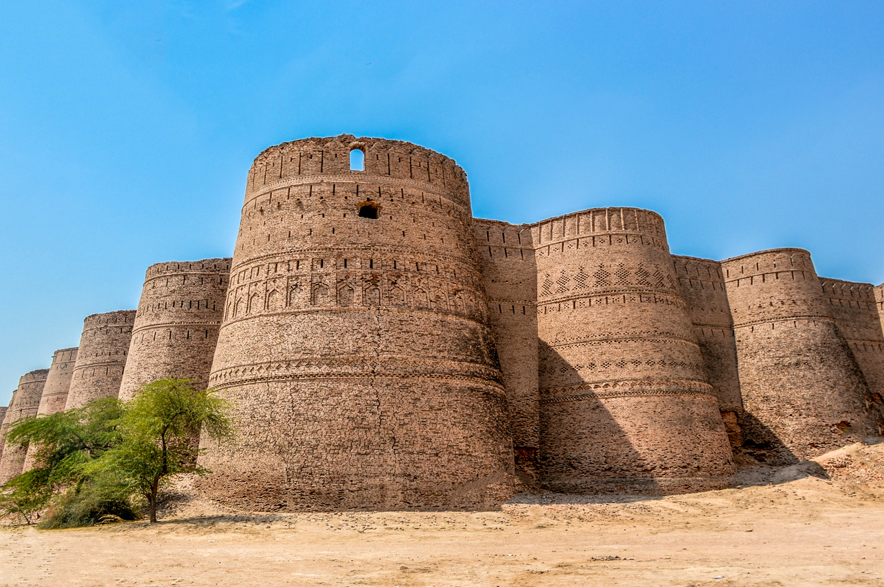 Derawar fort in the Cholistan desert